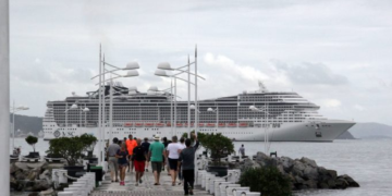Navio MSC Preziosa chega a Balneário Camboriú nesta terça-feira.
