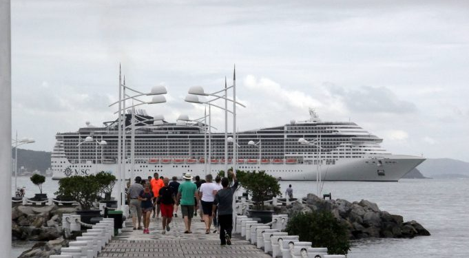 Navio MSC Preziosa chega a Balneário Camboriú nesta terça-feira.