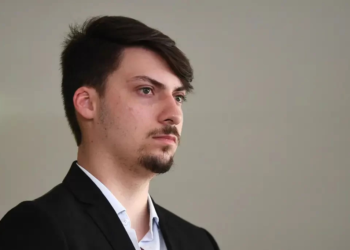 Filho de Bolsonaro quer concorrer a vereador em Balneário Camboriú (SC).