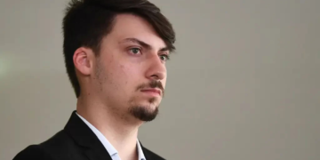 Filho de Bolsonaro quer concorrer a vereador em Balneário Camboriú (SC).