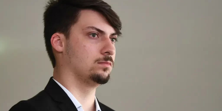 Filho de Bolsonaro quer concorrer a vereador em Balneário Camboriú (SC).