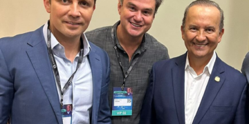 Com apoio de Fabrício Oliveira, Renato Cruz anuncia pré-candidatura em Camboriú