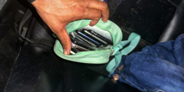 Dois indivíduos foram detidos por roubar 44 celulares em Balneário Camboriú