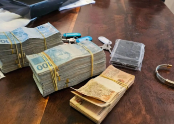 Empresários paranaenses são investigados em Balneário Camboriú por tráfico internacional.