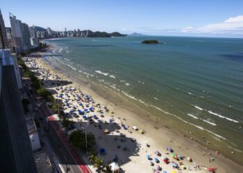 SEMANA QUENTE EM BALNEÁRIO CAMBORIÚ