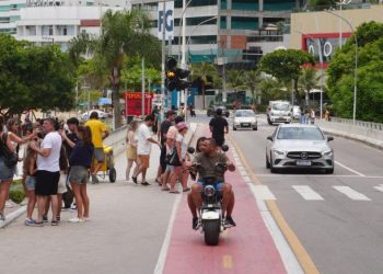 BAGUNÇA GERAL SOBRE OS PATINETES EM BALNEÁRIO CAMBORIÚ