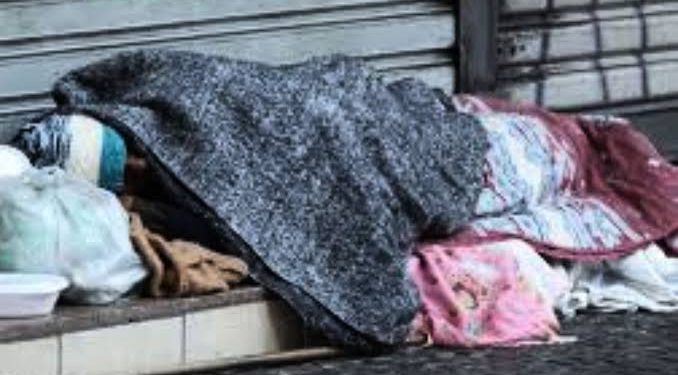 A ATENÇÃO COM MORADORES DE RUA COM AS BAIXAS TEMPERATURAS