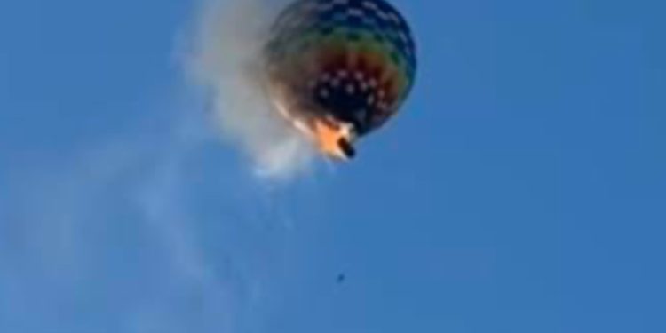 BALÃO PEGA FOGO E CAI COM 22 PESSOAS EM PRAIA GRANDE – SC