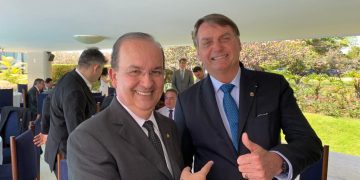 Governador de SC nega acordo com Bolsonaro para candidatura de Carlos no Estado