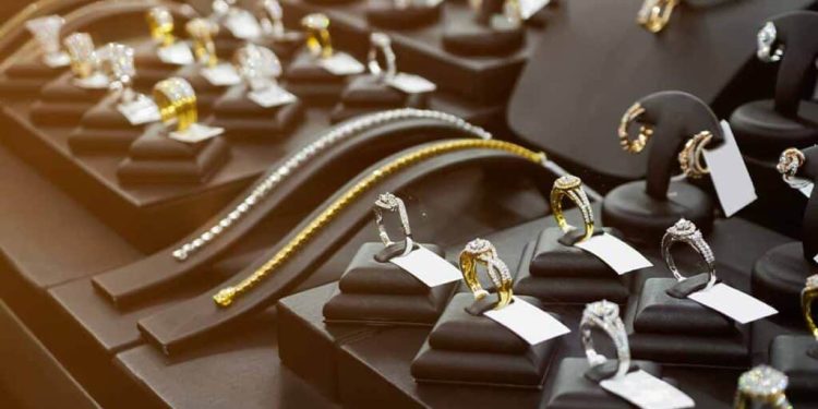 Presos ladrões de mais de meio milhão de reais em joias de shopping em Balneário Camboriú