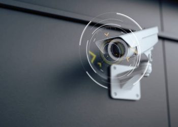 Governo de SC irá instalar 10 mil câmeras de segurança e botão de pânico em escolas estaduais