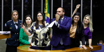 Lula defende cassação de Eduardo Bolsonaro