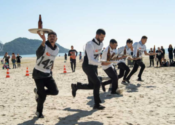 Corrida dos Garçons e Garçonetes reuniu mais de 150 profissionais na Praia Central