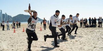 Corrida dos Garçons e Garçonetes reuniu mais de 150 profissionais na Praia Central