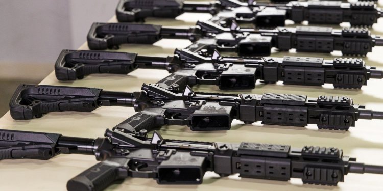 Governo de SC anuncia a aquisição de 350 novos fuzis israelenses para a Polícia Civil