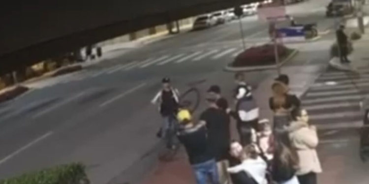 Confusão em ciclofaixa em frente a pizzaria termina com homem esfaqueado em Balneário Camboriú