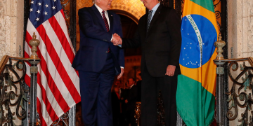 No dia do julgamento de Bolsonaro, Donald Trump fará pronunciamento na Casa Branca