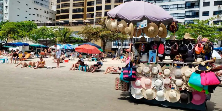 Balneário Camboriú abre 457 vagas para comércio ambulante para a temporada 2025/2026