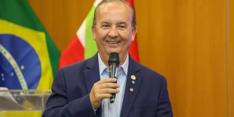 Portos e ferrovias em SC: a estratégia de Jorginho Mello para competir com outros estados