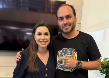 Carlos Bolsonaro guia PL-SC em estratégia de duas candidaturas ao Senado