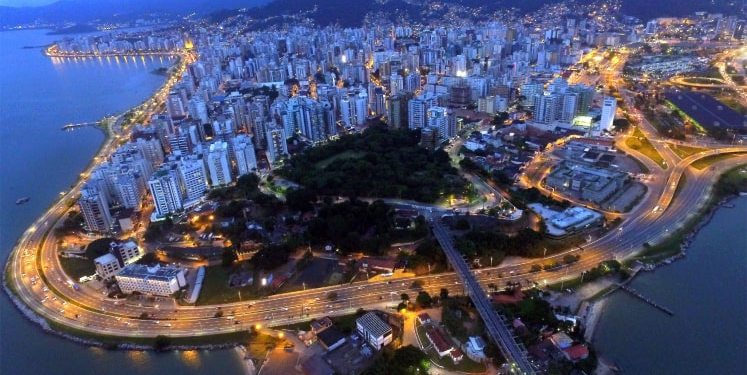 Santa Catarina cresce acima da média nacional e acende debate sobre planejamento urbano