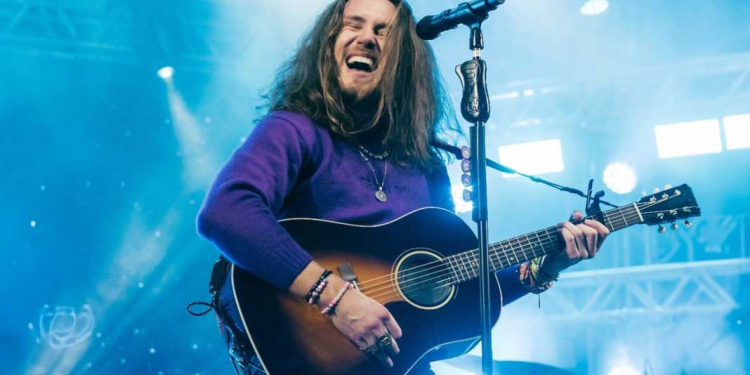 Teste de fogos do Réveillon e show do Vitor Kley no dia 12, no Pontal Norte de Balneário Camboriú