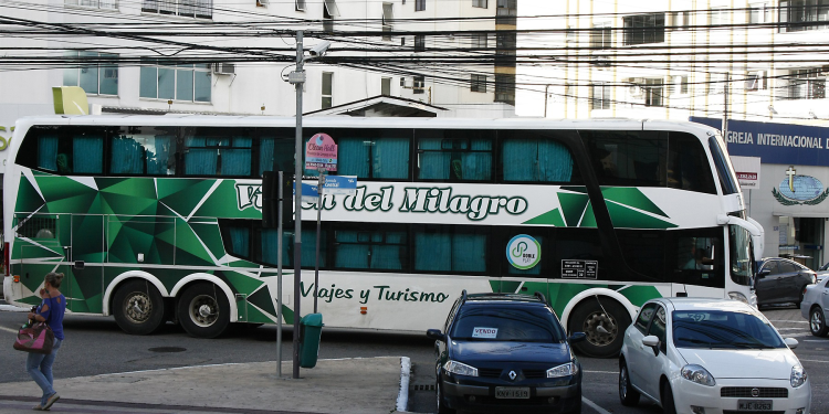 Balneário Camboriú publica decretos e redefine regras para ônibus turísticos e carga e descarga na alta temporada