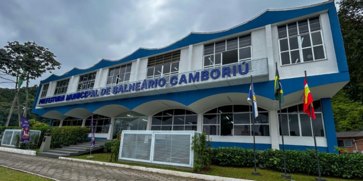 Servidor é demitido em Balneário Camboriú após investigação sobre atestado médico falso