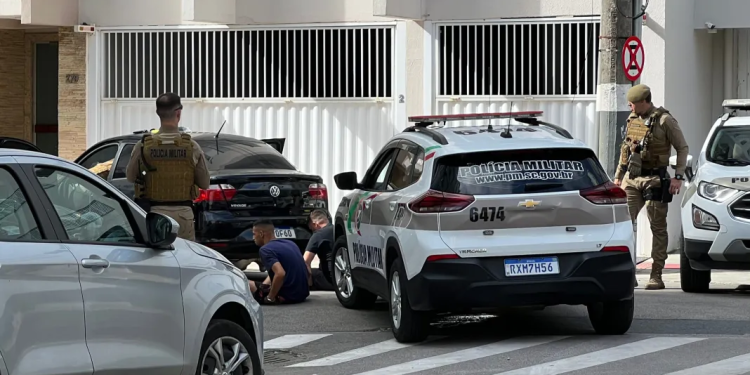 Dupla especializada em furtos com “chapolim” é presa com produtos furtados