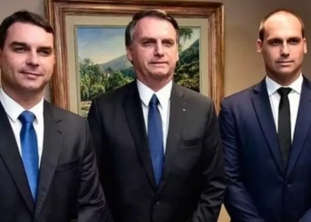 Eduardo fala sobre candidatura de Flávio e defende Bolsonaro como nome ideal: “O certo”