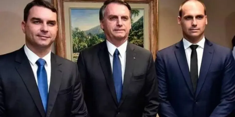 Eduardo fala sobre candidatura de Flávio e defende Bolsonaro como nome ideal: “O certo”