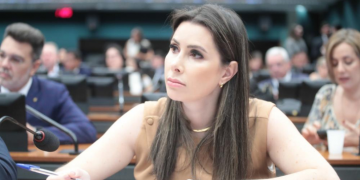 Mudança no apoio de Jorginho Mello pode manter Carol de Toni no PL e redesenhar disputa ao Senado em SC