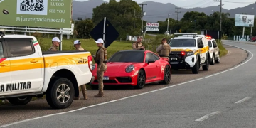 Porsche retirada de pátio em BC com suspeita de fraude é localizada em Florianópolis