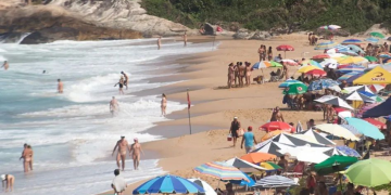 Decisão do TJSC garante a volta do naturismo na Praia do Pinho, mas prefeitura vai recorrer e decreto segue válido