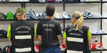 Nike, Adidas e Lacoste: mais de R$ 2 milhões em produtos piratas são apreendidos em SC