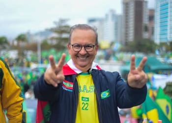 Jorginho comemora após pesquisa apontar sua reeleição no 1º turno em SC: ‘vamos trabalhar o dobro’