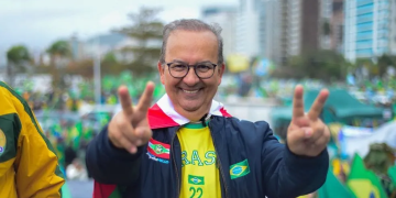 Jorginho comemora após pesquisa apontar sua reeleição no 1º turno em SC: ‘vamos trabalhar o dobro’