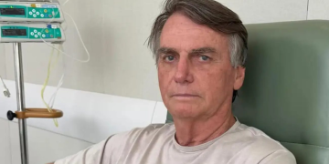 Após internação, médicos assinam alta e Bolsonaro é liberado para prisão domiciliar