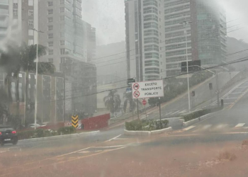 Temporal deixa Balneário Camboriú ‘embaixo d’água’ com alagamentos em vários locais