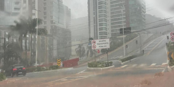 Temporal deixa Balneário Camboriú ‘embaixo d’água’ com alagamentos em vários locais