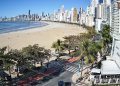 Semana começa com sol e frio em Balneário Camboriú