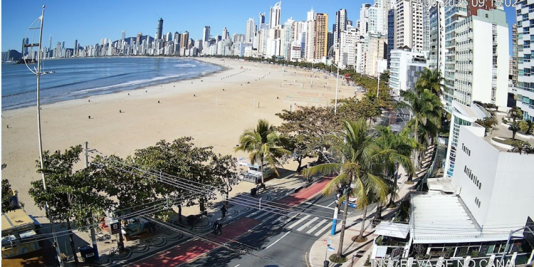Semana começa com sol e frio em Balneário Camboriú
