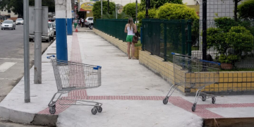 Projeto quer proibir abandono de carrinhos de supermercado nas ruas de Balneário Camboriú