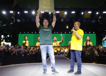 Governador Jorginho recebe Flávio Bolsonaro e demonstra que aposta em nova onda em SC
