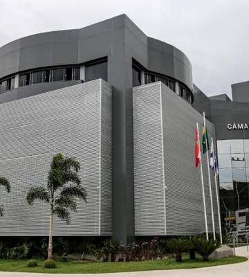 Suplentes acionam Justiça para tirar mandato de Vereador em Balneário Camboriú
