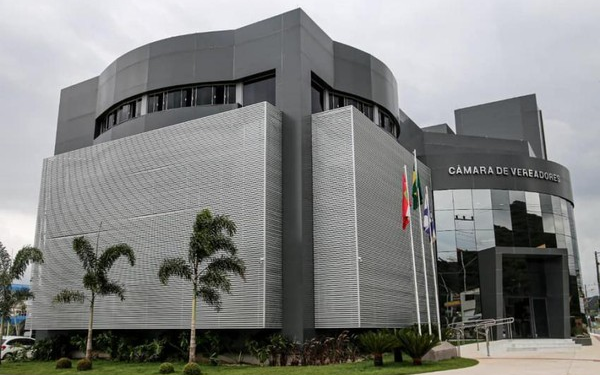 Suplentes acionam Justiça para tirar mandato de Vereador em Balneário Camboriú