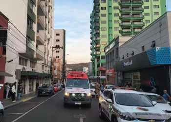 Mulher atropela a própria sogra após saída de delegacia e é presa em Joaçaba, diz PM