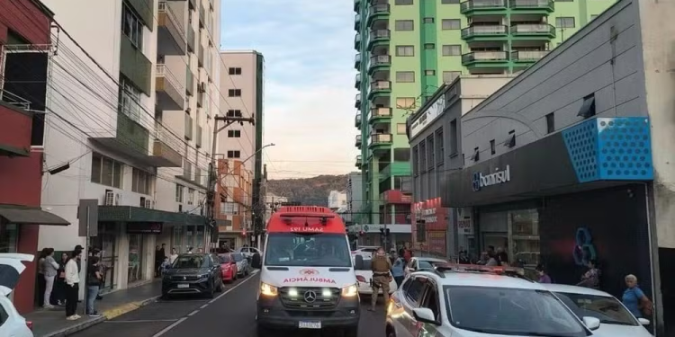 Mulher atropela a própria sogra após saída de delegacia e é presa em Joaçaba, diz PM