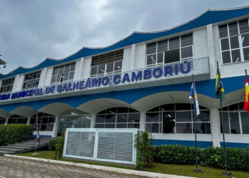 Leilão da Prefeitura de Balneário Camboriú terá ônibus, carros e sucatas com lances a partir de R$ 100
