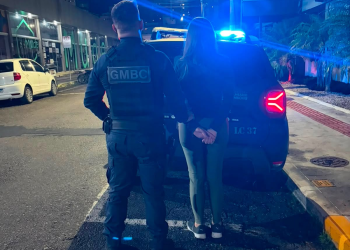 Corretora de imóveis foi presa em Balneário Camboriú por morar em apartamento que estava à venda